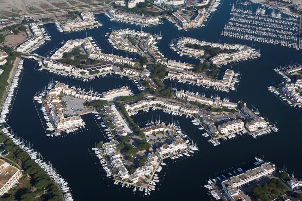 Duplex Centre Ville - 50M De La Plage - Clim - Garage - Netflix Le Grau-du-Roi Εξωτερικό φωτογραφία