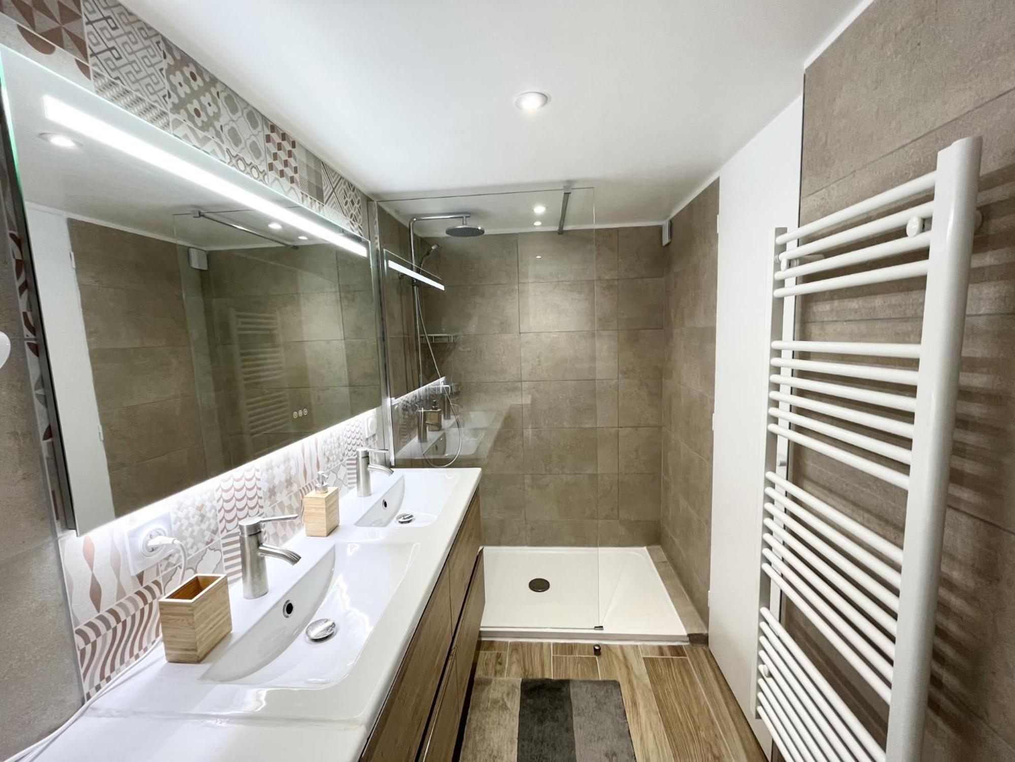 Duplex Centre Ville - 50M De La Plage - Clim - Garage - Netflix Le Grau-du-Roi Δωμάτιο φωτογραφία